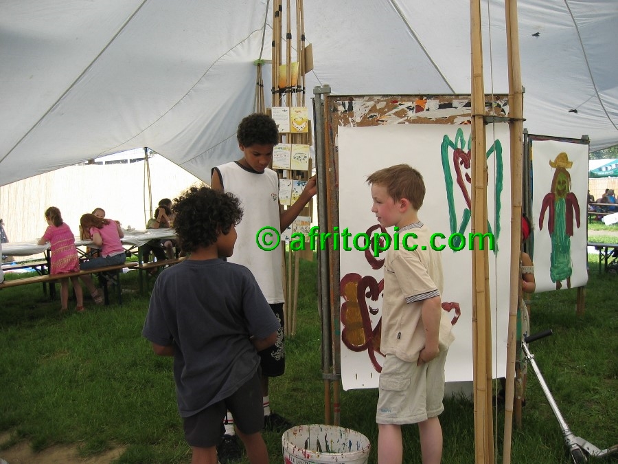 ../Images/AfricaFestival-27-28May05 101.jpg